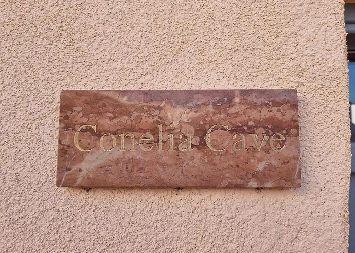 M Santorini Conelia Cave * Fira (Santorini)