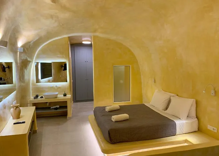 Апартаменты M Santorini Conelia Cave *